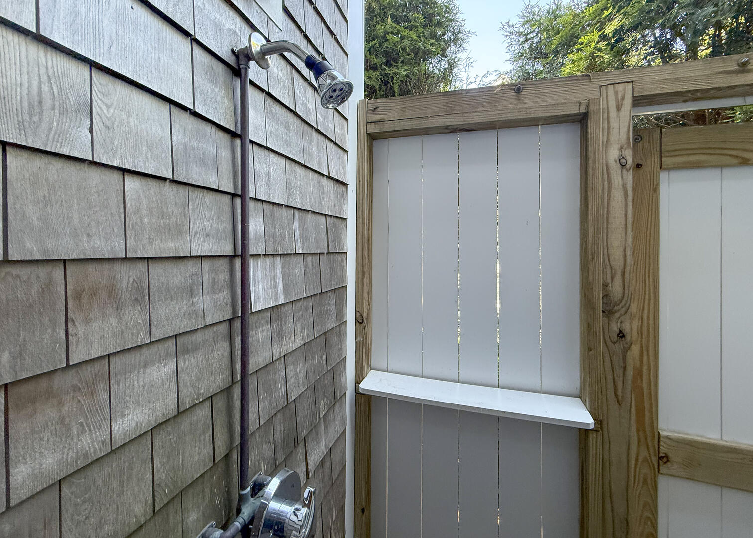 BR1 King En Suite with an Enclosed Outdoor Shower