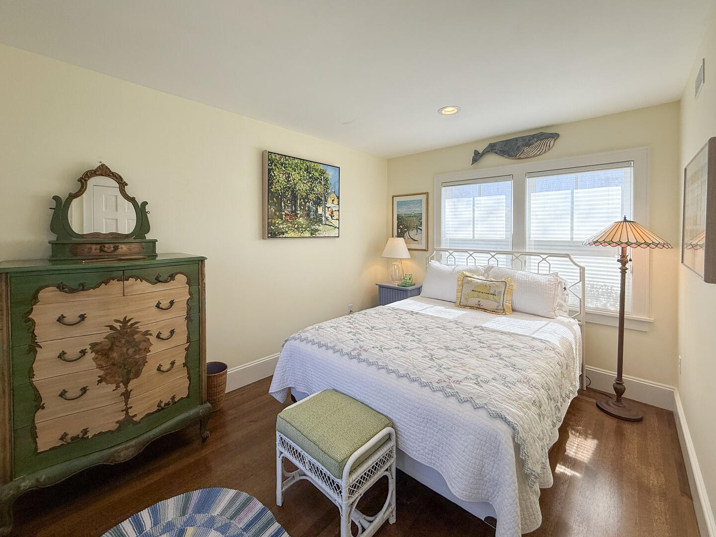 BR2 Queen, First Floor