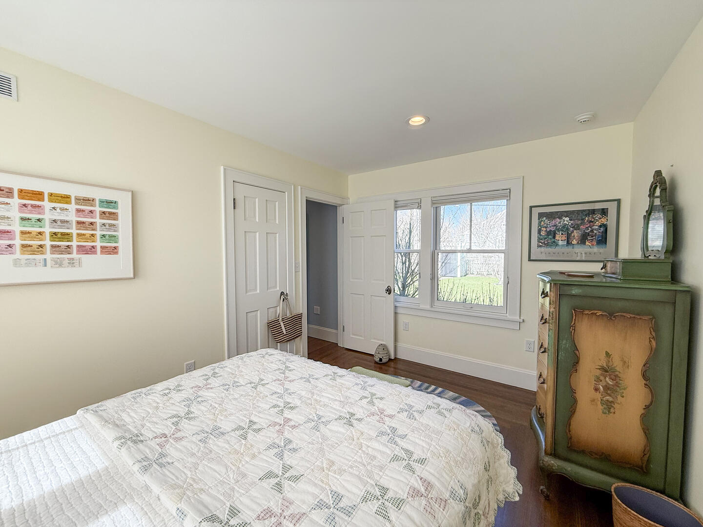 BR2 Queen, First Floor