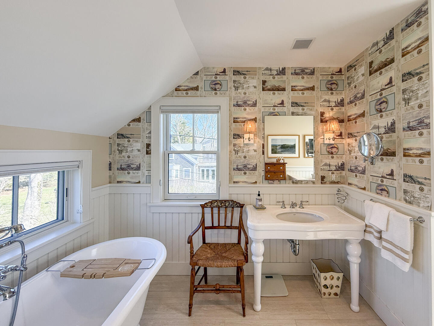 BR1 Queen En Suite with a Shower Stall and Soaking Tub, Second Floor