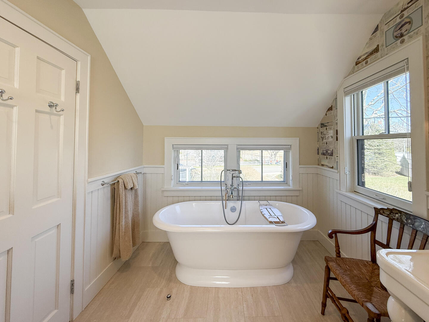 BR1 Queen En Suite with a Shower Stall and Soaking Tub, Second Floor