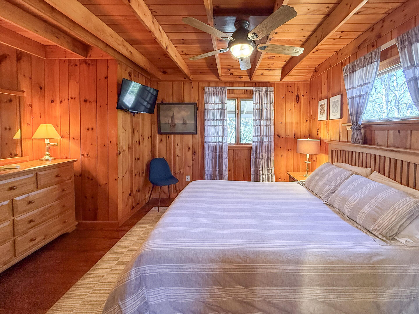 BR1 Queen, First Floor