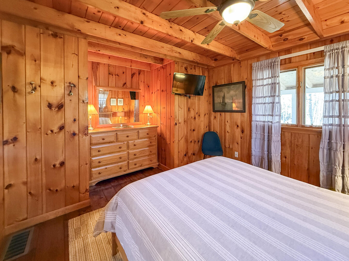 BR1 Queen, First Floor