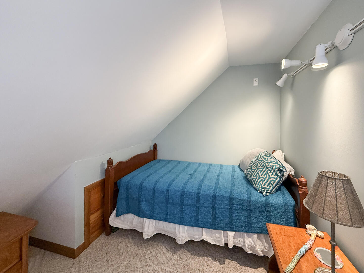 Overflow: Twin Bed in an open alcove, Garage Apartment