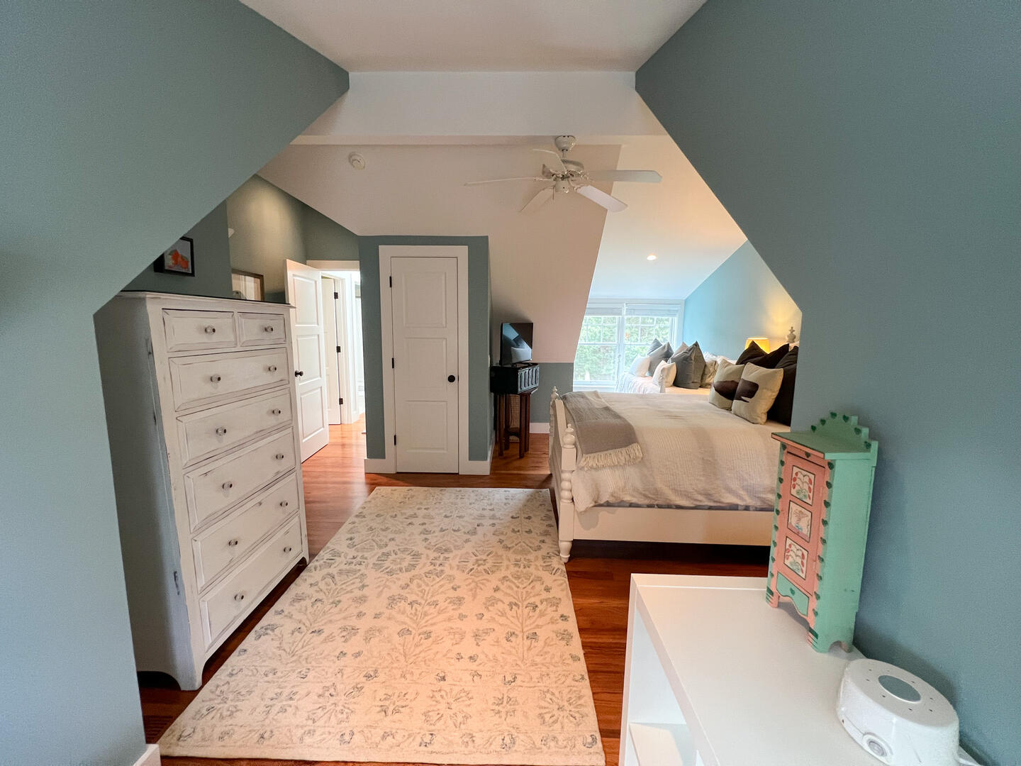 BR3 Queen and a Twin Bed, Second Floor