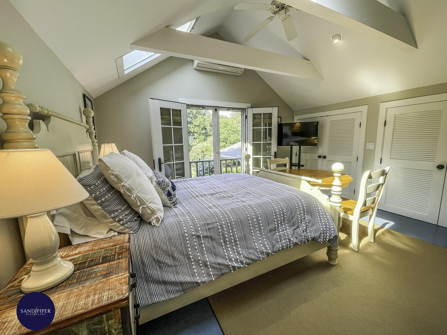 BR4 Queen en Suite Above Garage
