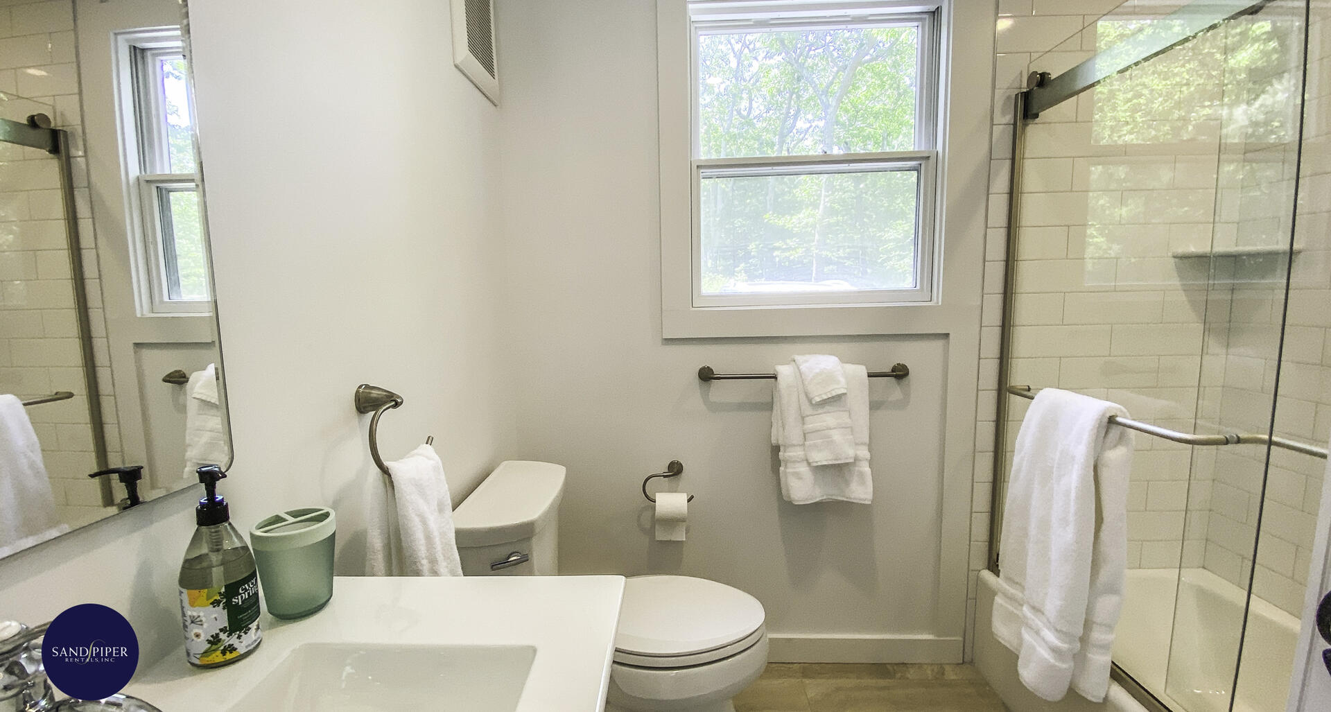 main Bedroom en suite bath