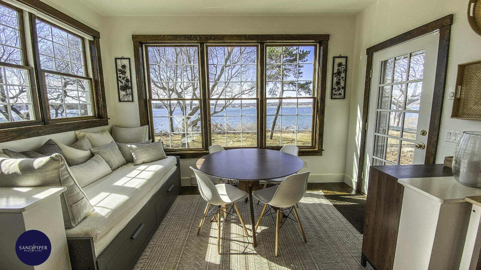 Breakfast nook