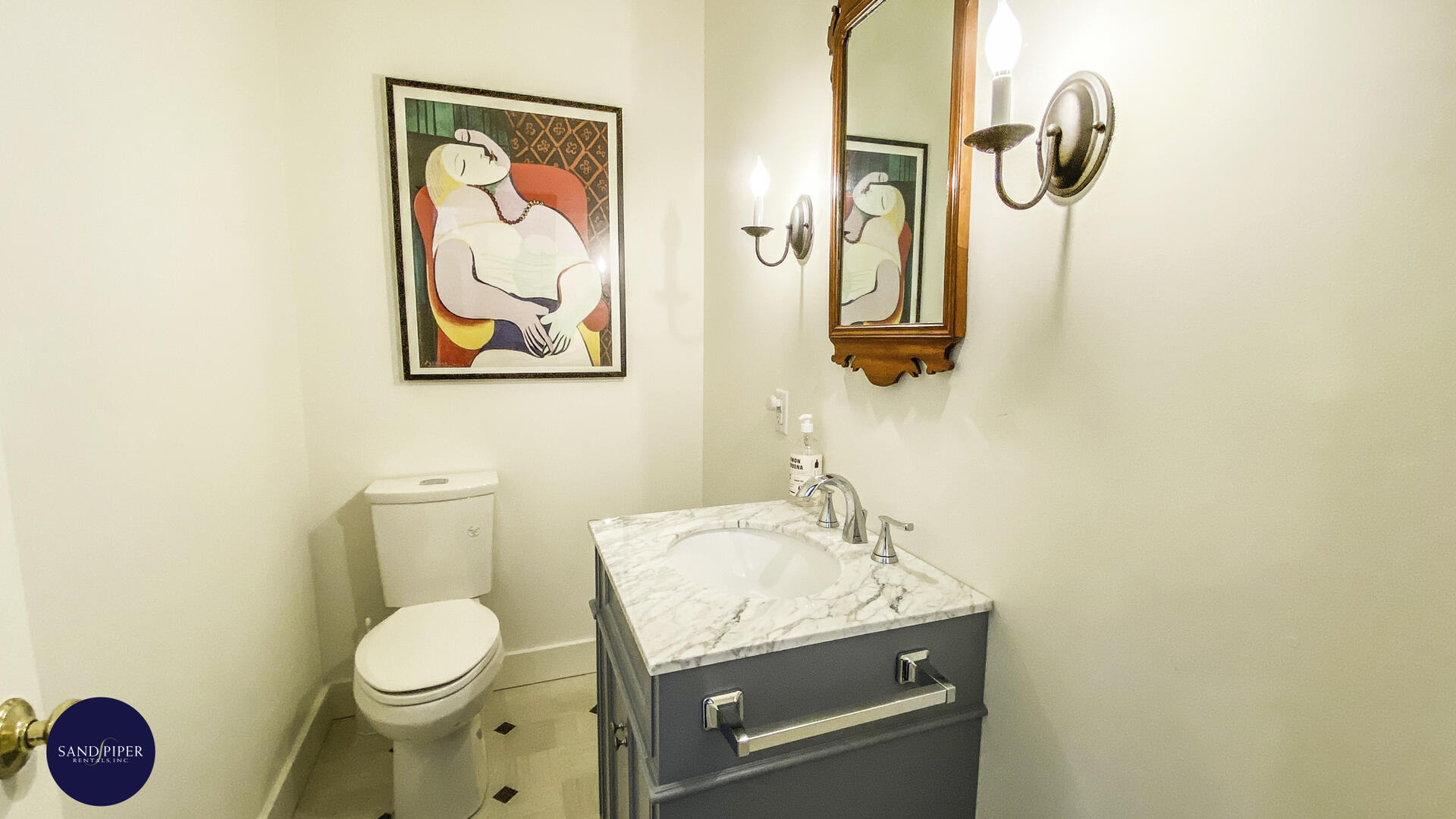Half bath, 1st floor