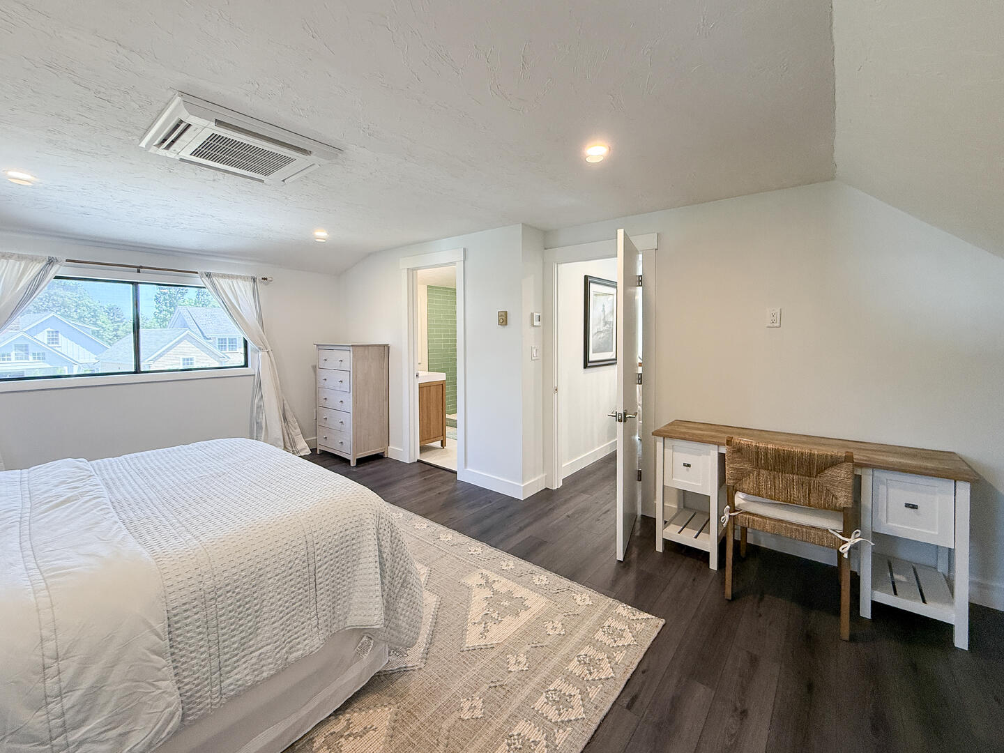 BR1 Queen En Suite, Second Floor