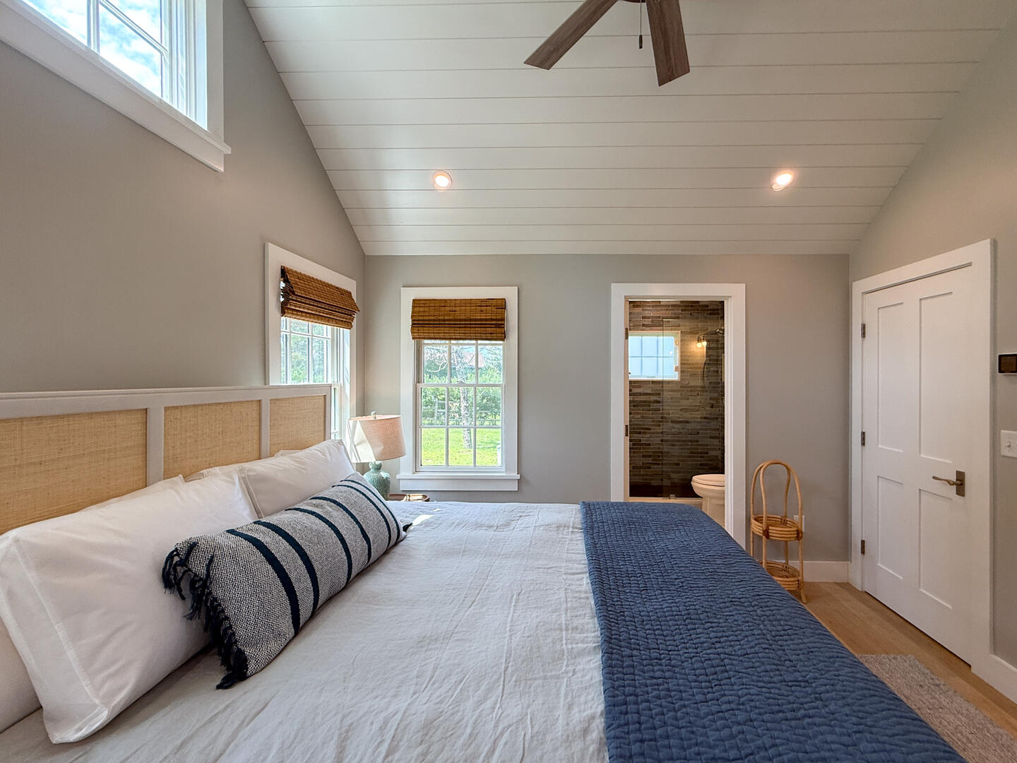 BR1 King En Suite, Main Level