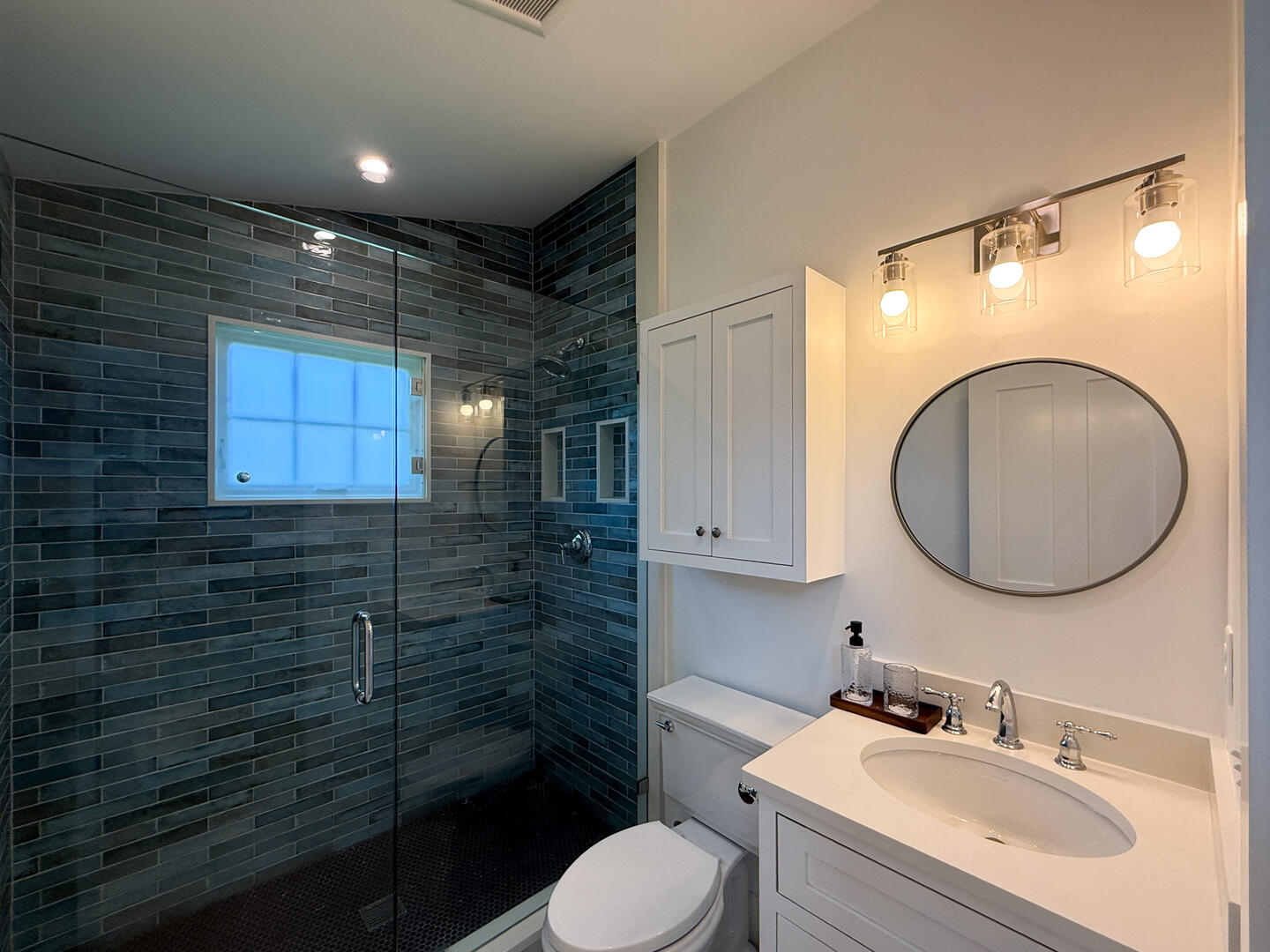 BR1 King En Suite with a Shower Stall, Main Level