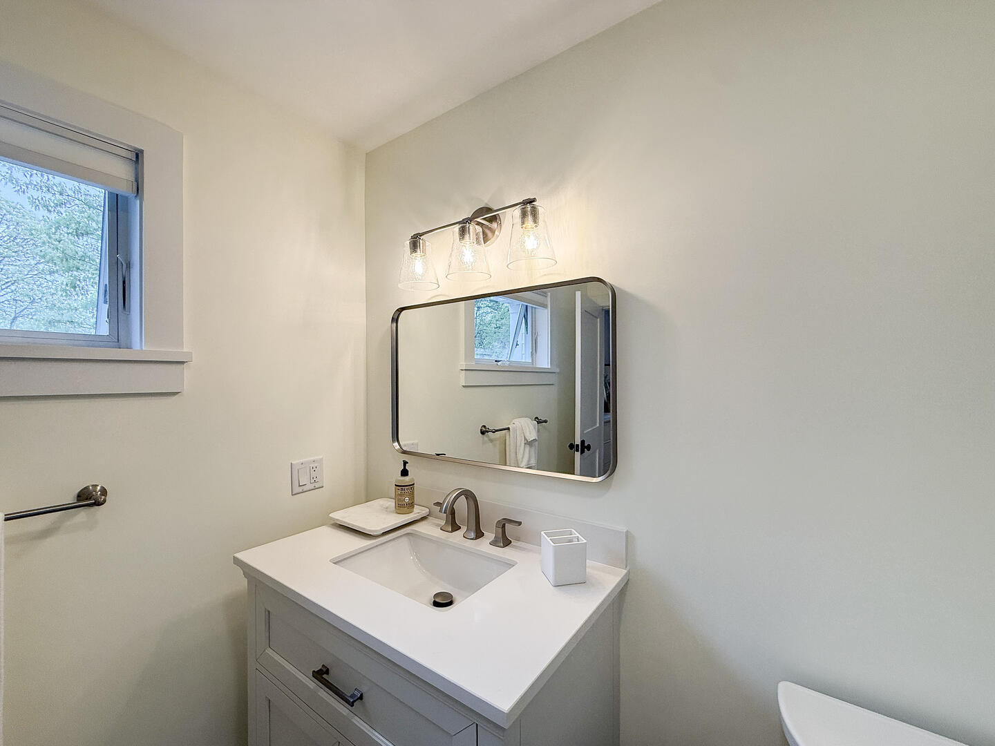 BR1 Queen En Suite with a Shower Stall
