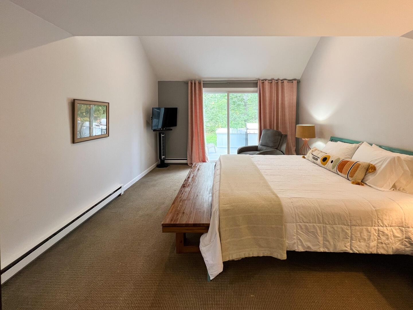 BR1 King En Suite, Main Level