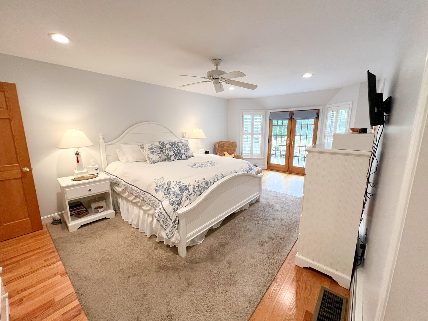 BR1 King En Suite, Main Level