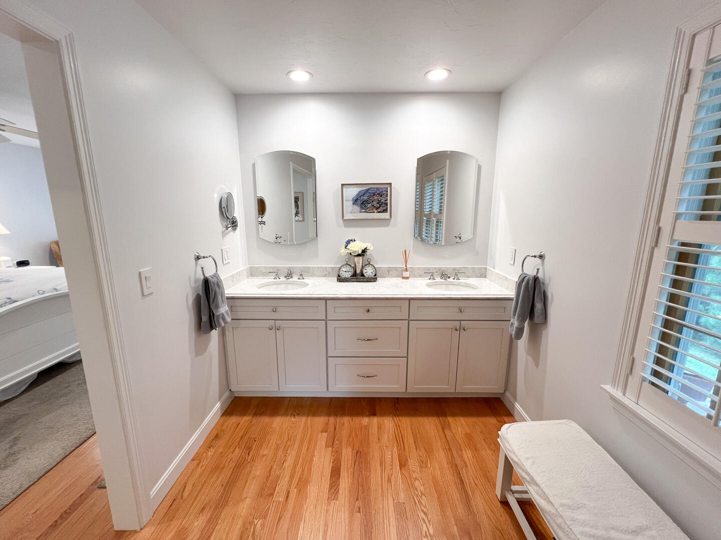 BR1 King En Suite with a Shower Stall, Main Level
