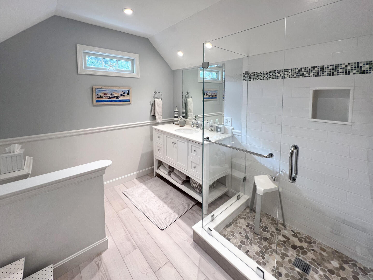 BR4 Queen and a Twin En Suite with a Shower Stall, Second Floor