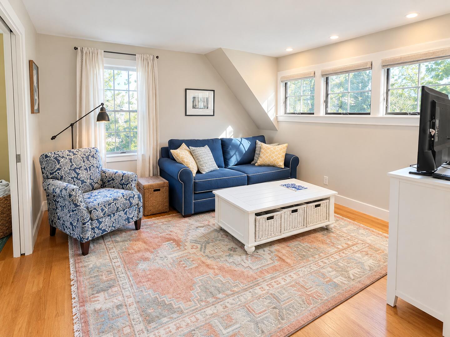Den, Second Floor