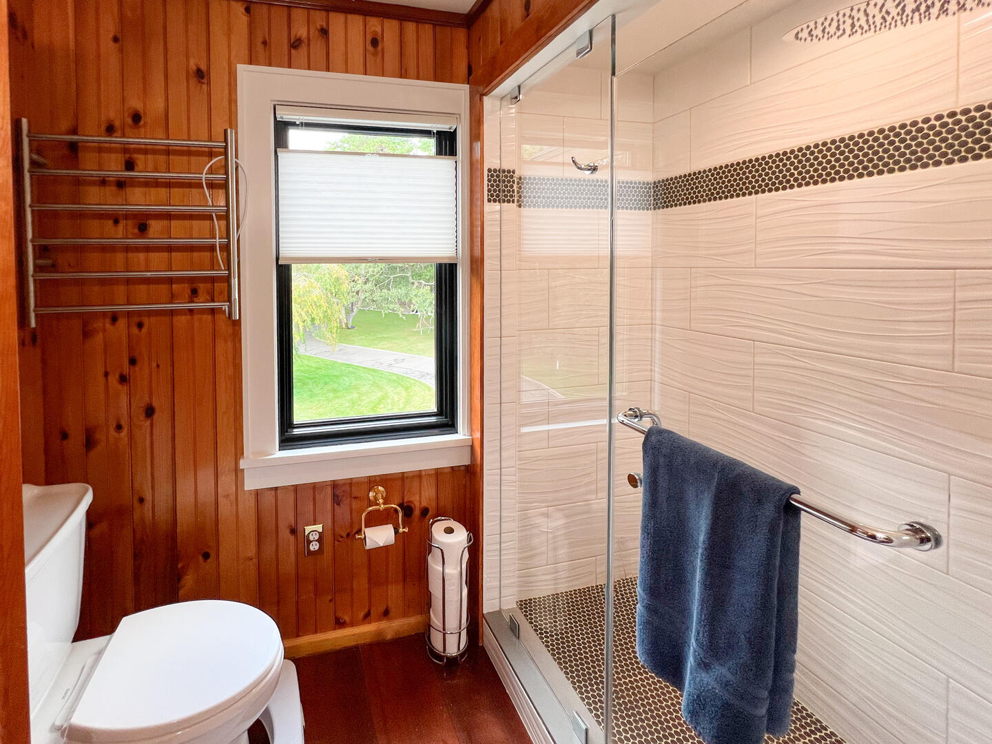 BR1 Queen En Suite with Shower Stall, Second Floor