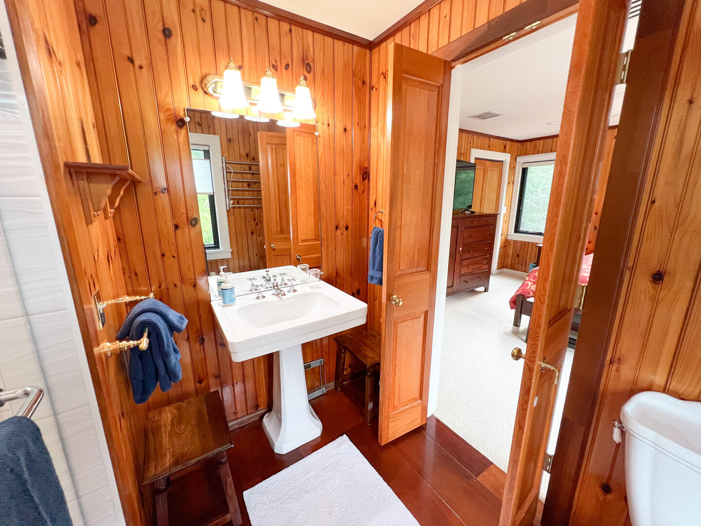 BR1 Queen En Suite with Shower Stall, Second Floor