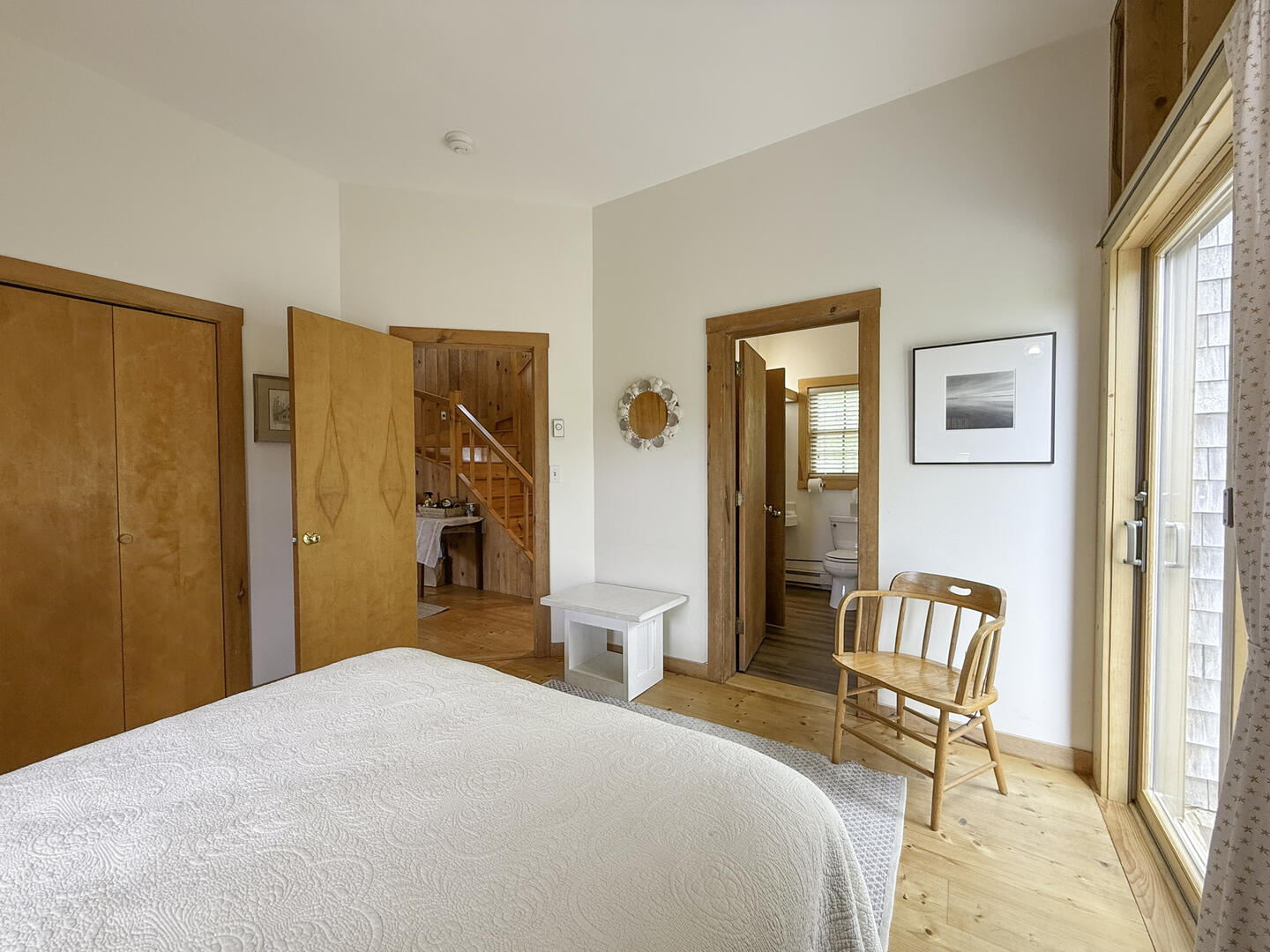 BR1 Queen with Adjoining Hall Bath, First Floor