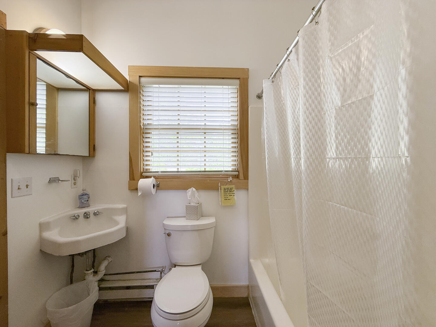 BR1/Hall Bath with Shower Tub Combo, First Floor