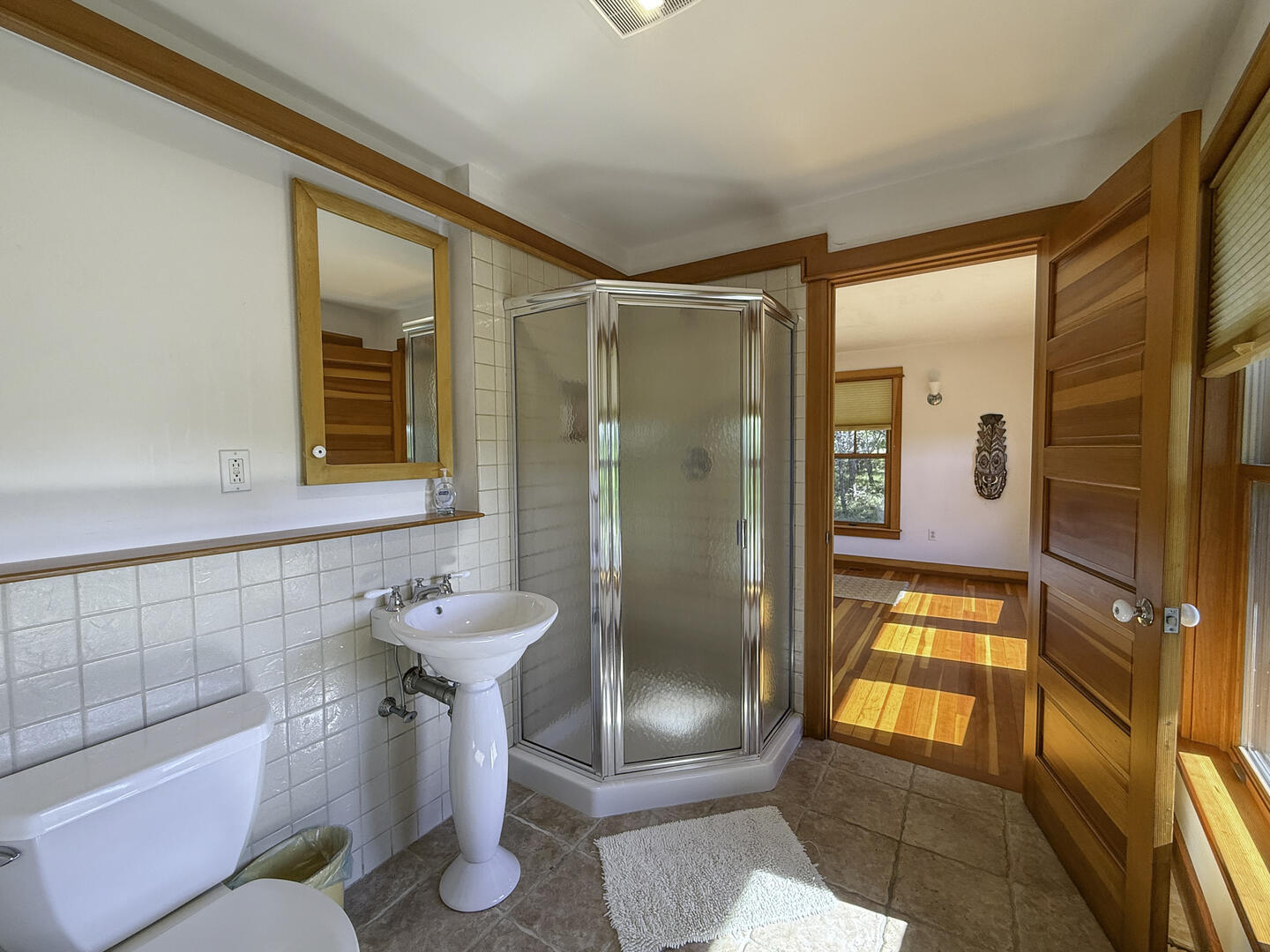 BR1 Queen with Adjoining Hall Bath with a Shower Stall, First Floor