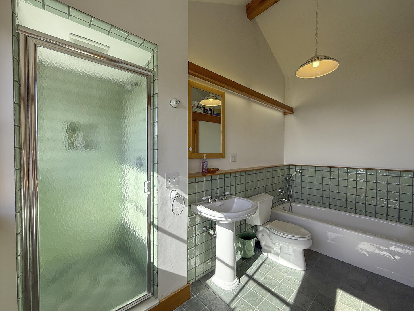 BR2 King En Suite with Shower Stall and Tub, Second Floor