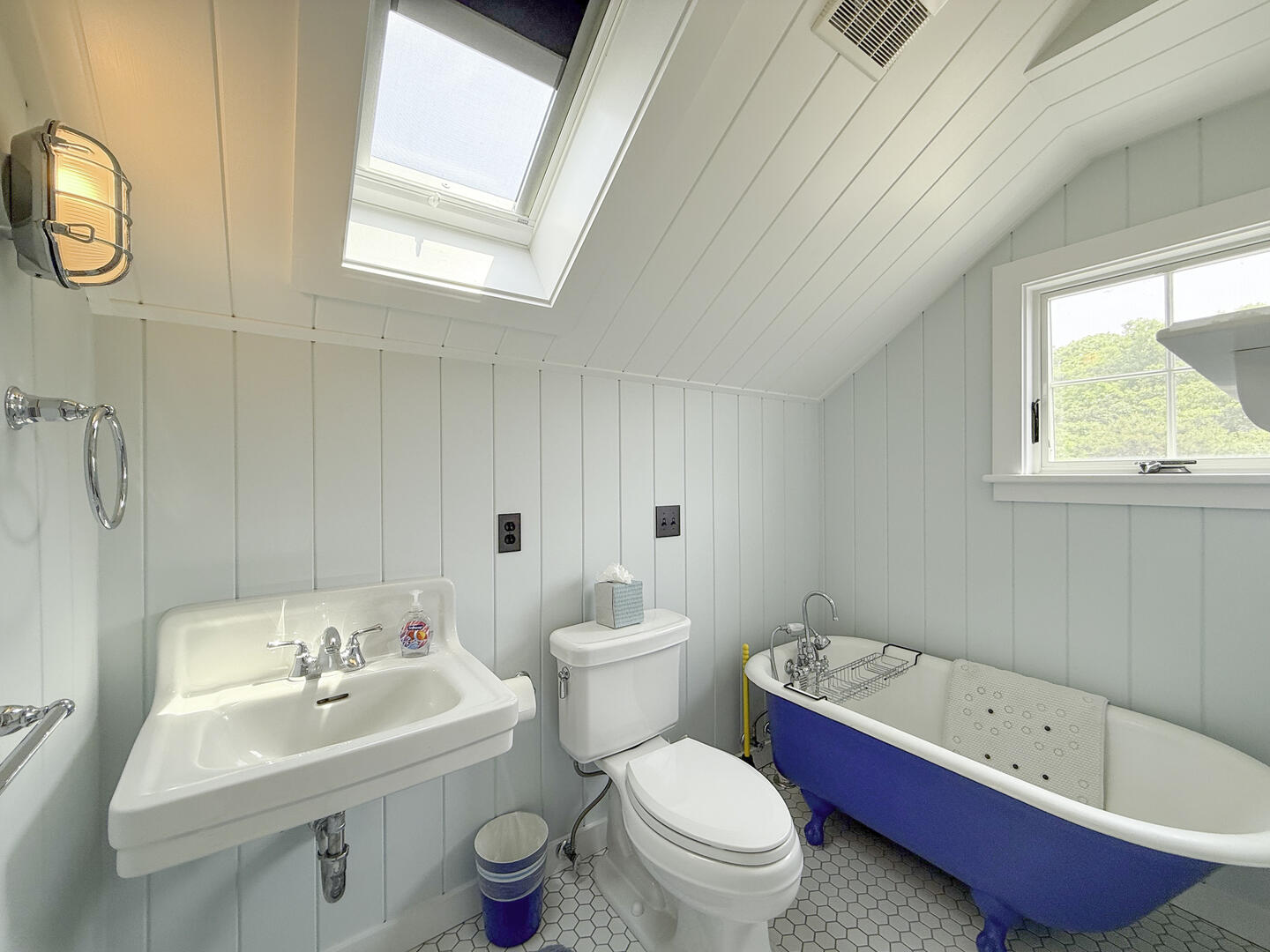Hall Bath with Tub Only, Second Floor
