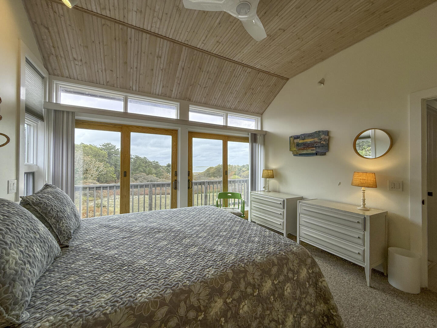 BR1 Queen, Second Floor