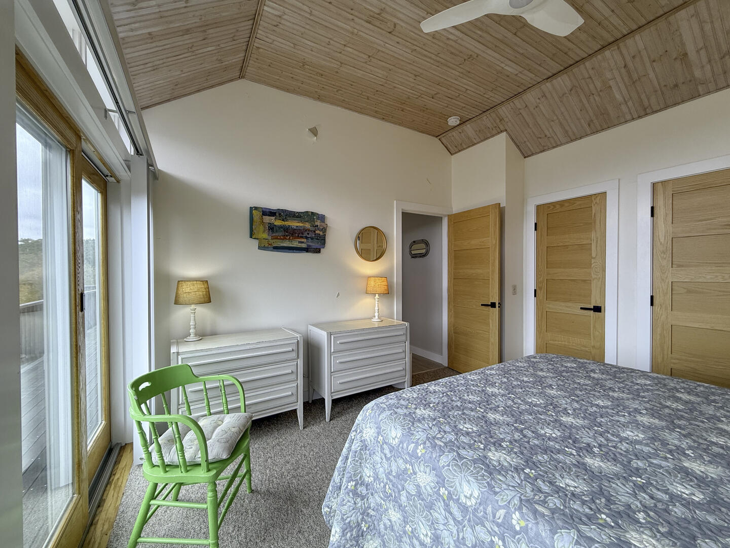 BR1 Queen, Second Floor