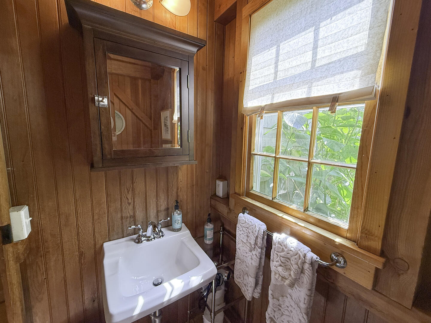 Detached Studio: BR3 Queen En Suite with Half Bath, First Floor