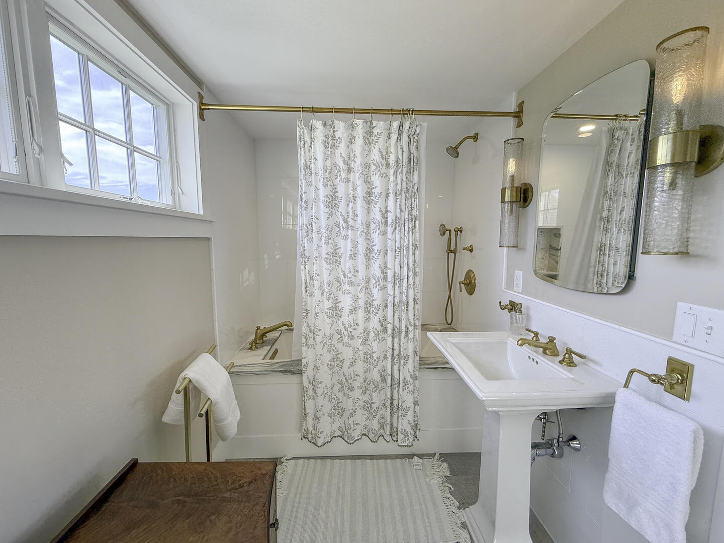 BR2 California King En Suite with Shower Tub Combo, Second Floor