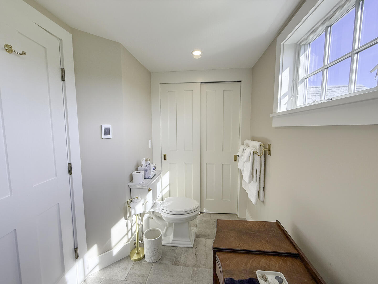 BR2 California King En Suite with Shower Tub Combo, Second Floor