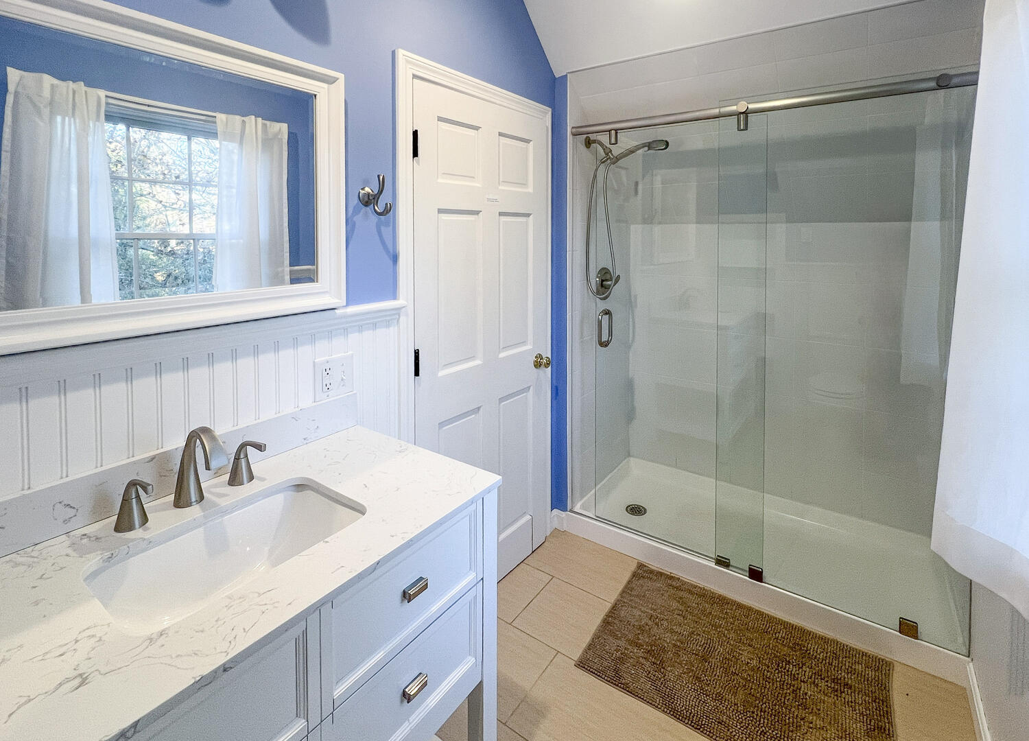BR1 King En Suite with a Shower Stall, Second Floor