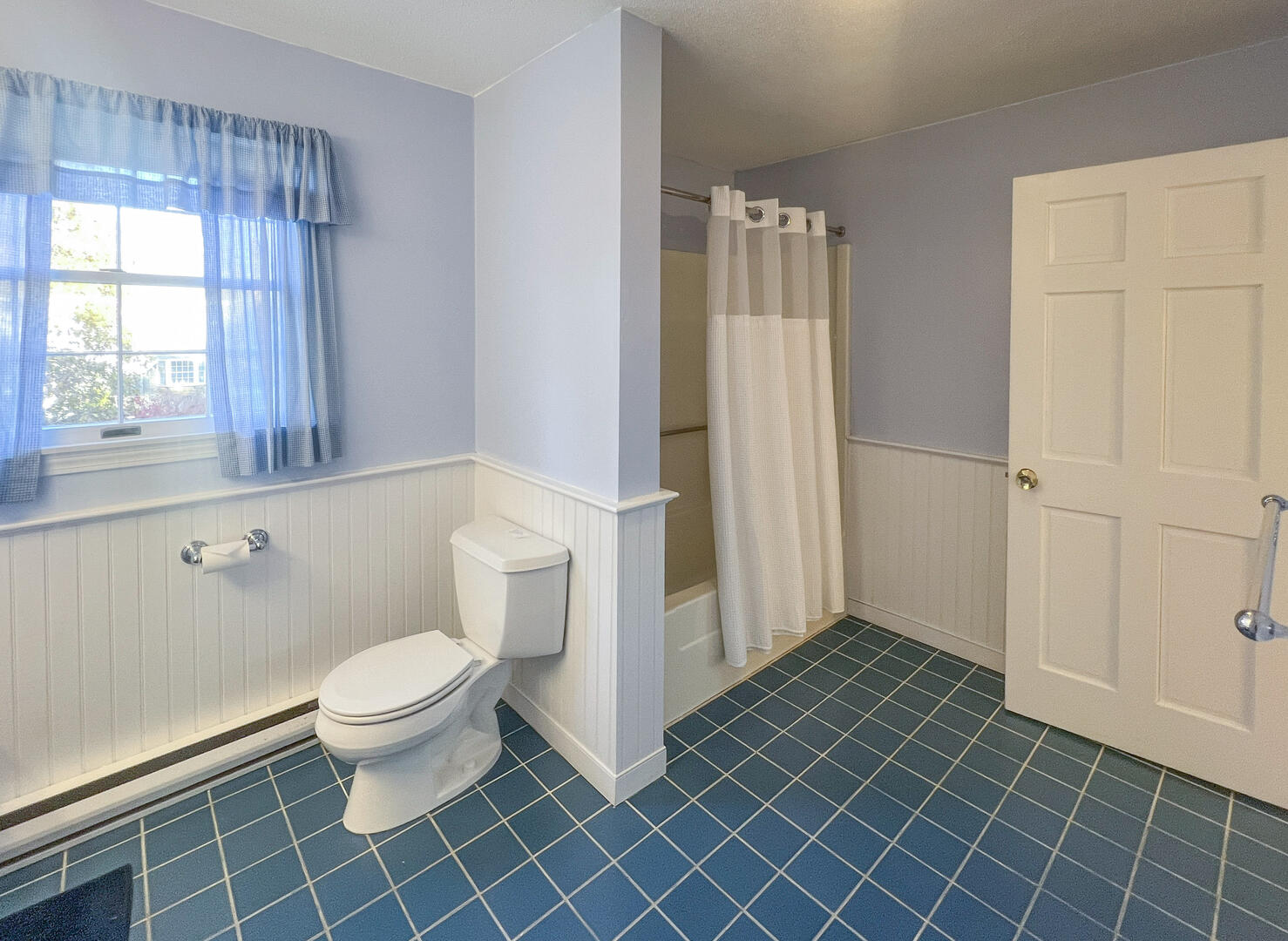 Hall Bathroom Adjoining to BR2, Second Floor