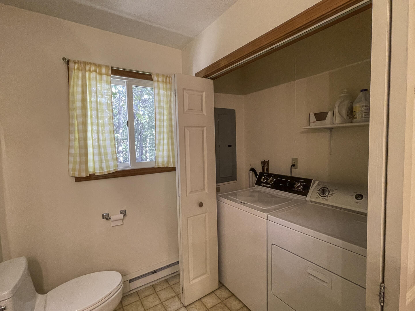 Hall Half Bath With Washer 
