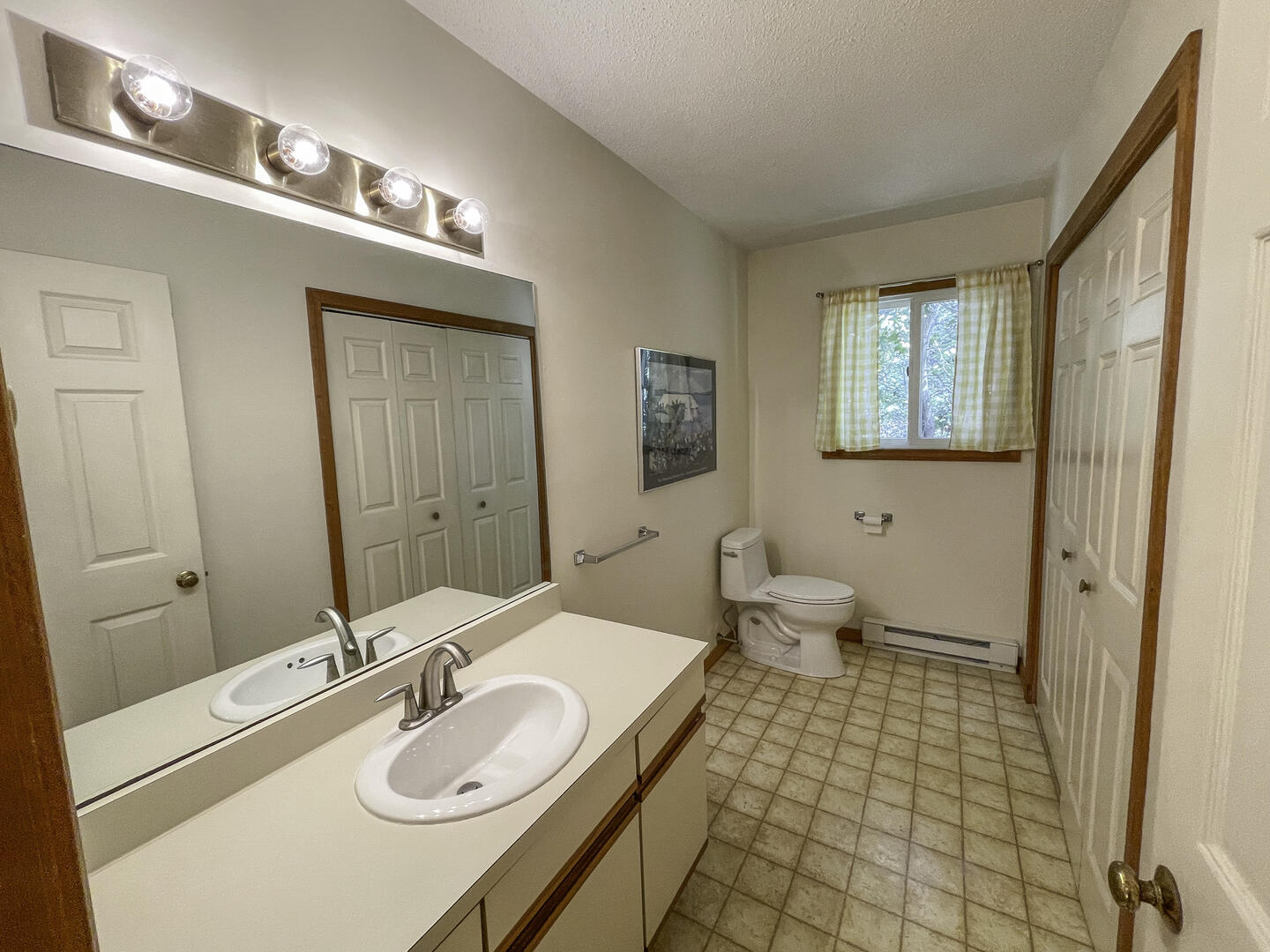 Hall Half Bath With Washer 