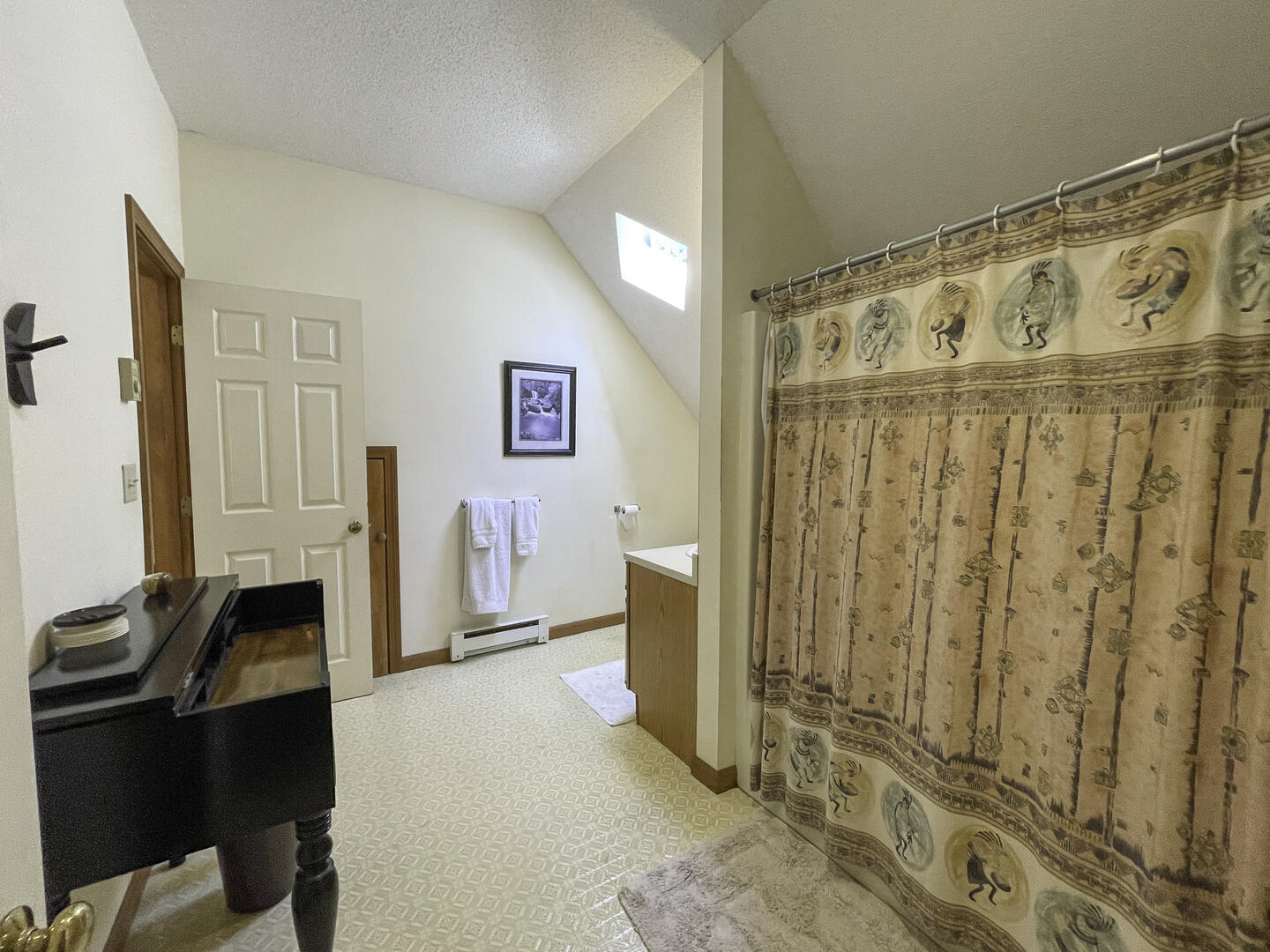 Hall Bathroom, Shower Tub Combo, Second Floor