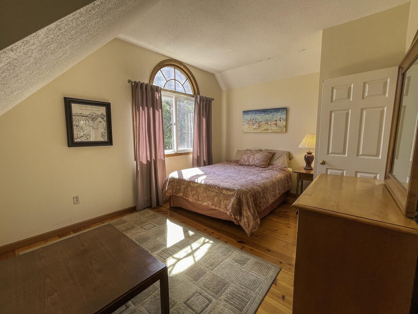 BR3 Queen, Second Floor