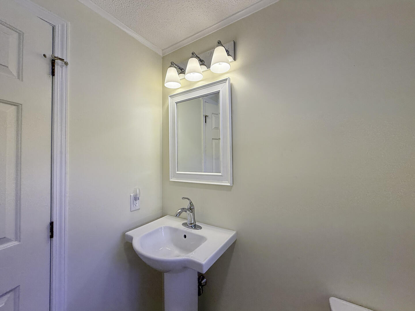 BR1 Queen En Suite with Shower Stall, First Floor