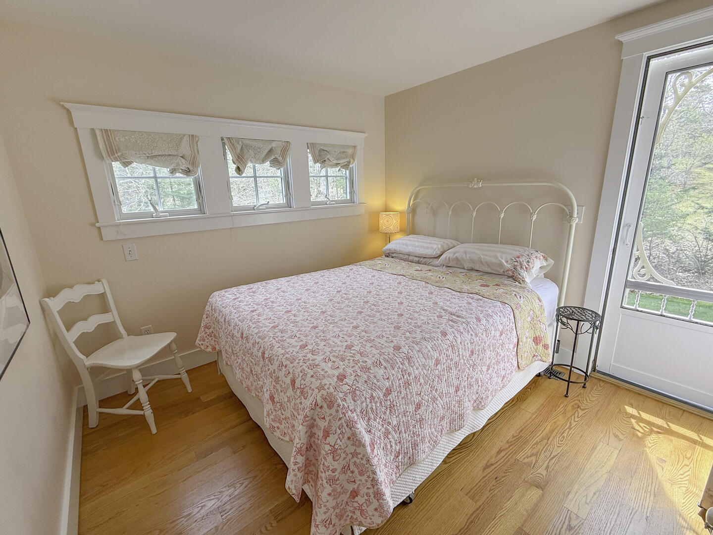 BR1 Queen, First Floor