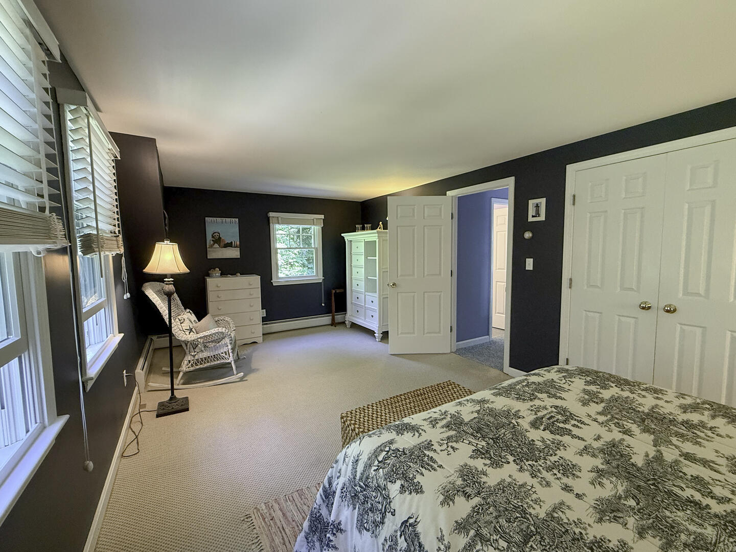 BR2 Queen, Second Floor