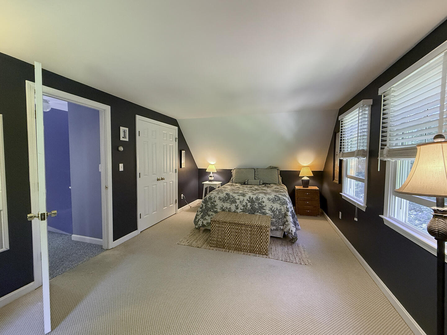 BR2 Queen, Second Floor