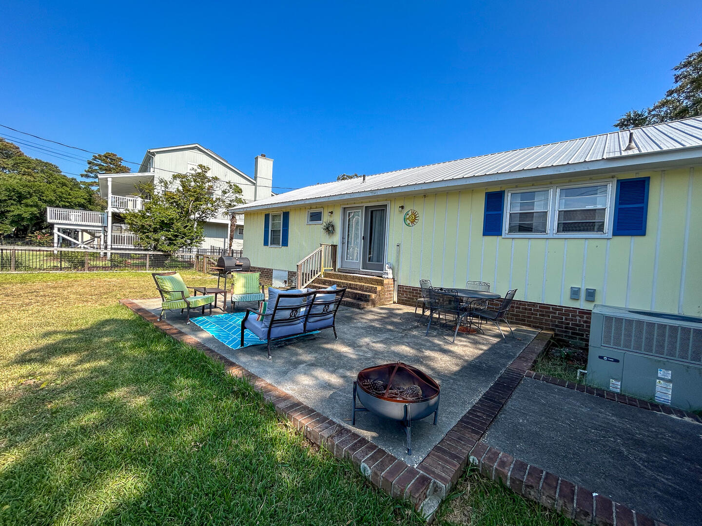 Spacious Fenced Yard And Grill - Charming Family Retreat - North Myrtle Beach, SC
