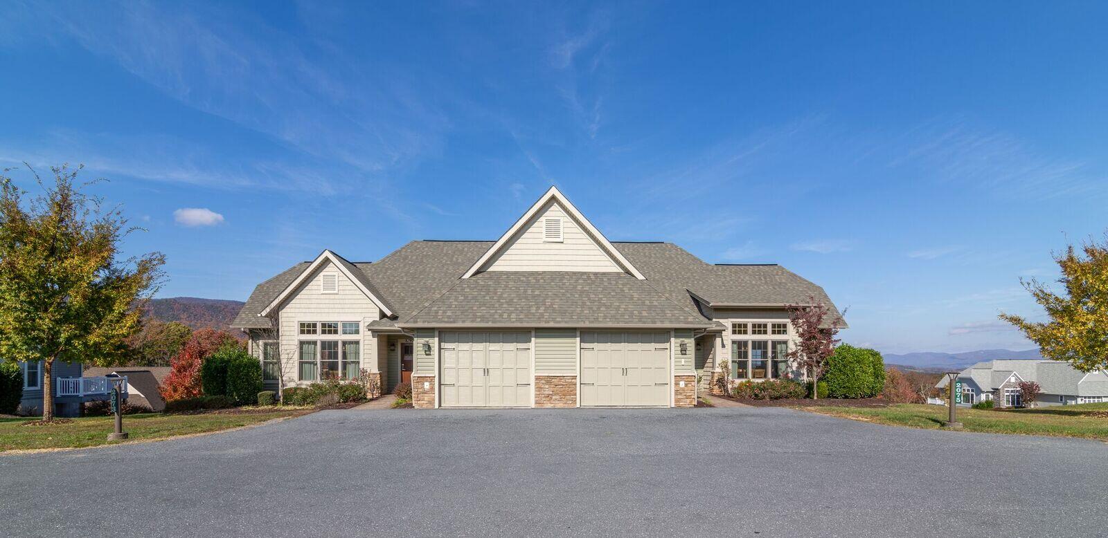 Regal Vistas Luxury Two Bedroom Townhome