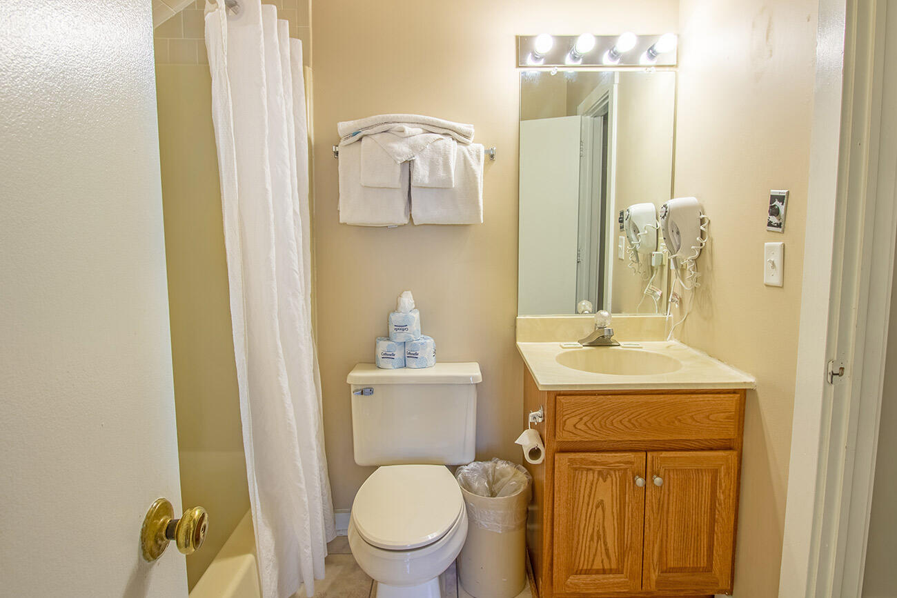 Shenandoah Villas Two Bedroom Condo 21