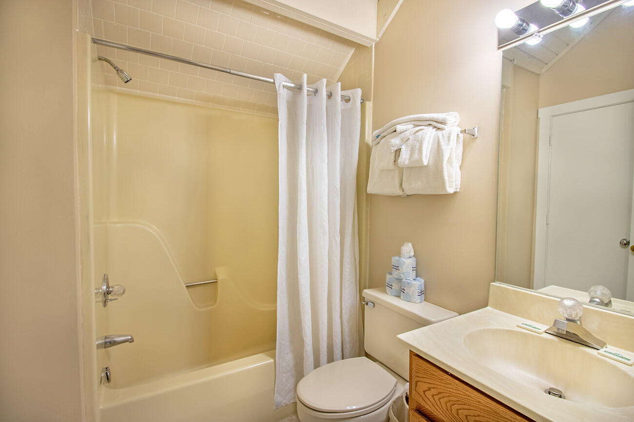 Shenandoah Villas Two Bedroom Condo 22