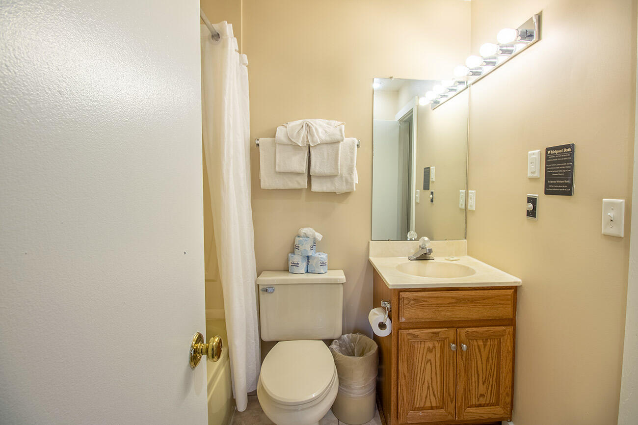 Shenandoah Villas Two Bedroom Condo 27