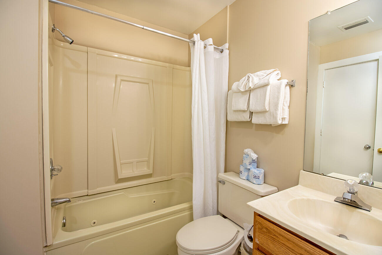 Shenandoah Villas Two Bedroom Condo 28